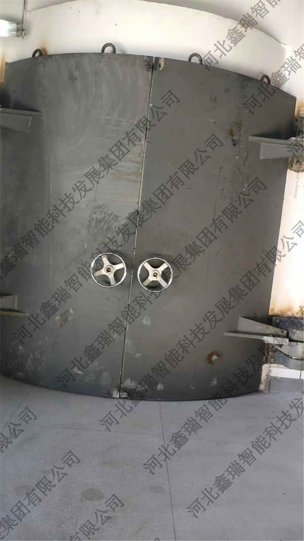 后方洞窟大門 后方洞窟大門